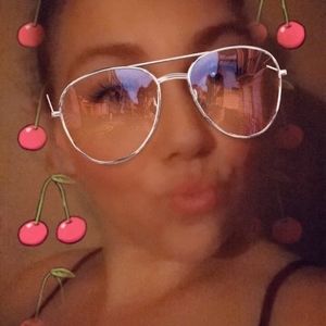 Meet your Posher, Cheri